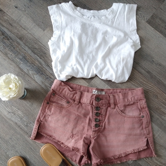 Free People Runaway Slouch Cut-Off Mauve Short - Picture 4 of 13